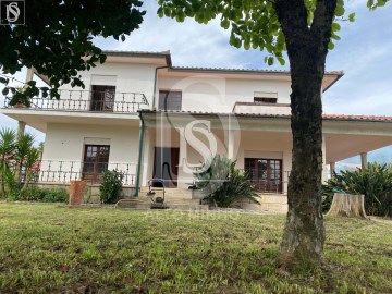 House 5 Bedrooms in Sá