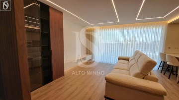 Apartment 4 Bedrooms in Santa Maria Maior e Monserrate e Meadela