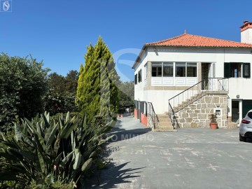 Maison 4 Chambres à Santa Marta de Portuzelo