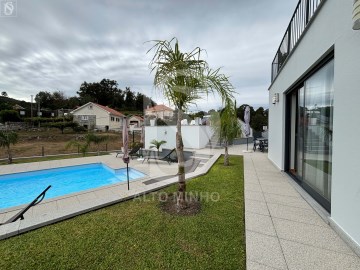 House 3 Bedrooms in Padreiro (Salvador e Santa Cristina)