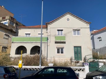 House 8 Bedrooms in Almada, Cova da Piedade, Pragal e Cacilhas