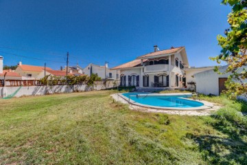 House 4 Bedrooms in Seixal, Arrentela e Aldeia de Paio Pires