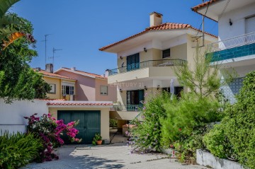 House 5 Bedrooms in Cascais e Estoril