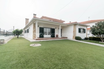 House 5 Bedrooms in Amor