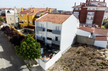 Building in Marinha Grande