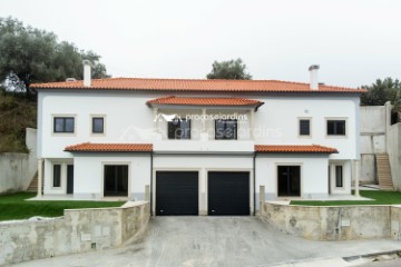 House 3 Bedrooms in Maceira