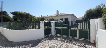 House 3 Bedrooms in Marinha Grande