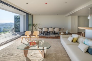 Luxurious 4-Bedroom Apartment - Panoramic River Vi