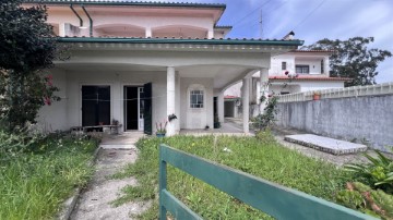 Maison 4 Chambres à Esgueira