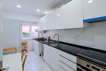 Apartment 3 Bedrooms in Queluz e Belas