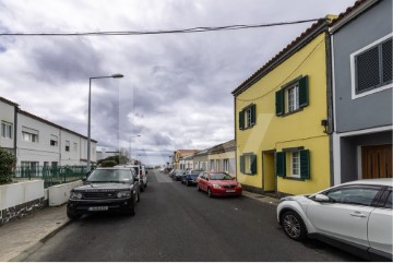 Moradia 4 Quartos em Ponta Delgada (São Pedro)