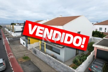 House 4 Bedrooms in Ribeira Seca