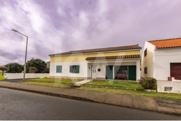 House 5 Bedrooms in Santa Cruz das Flores