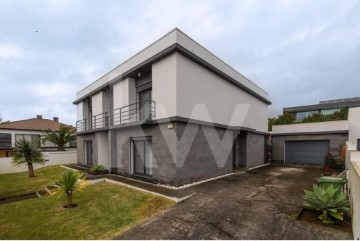 House 5 Bedrooms in Ponta Delgada (São José)