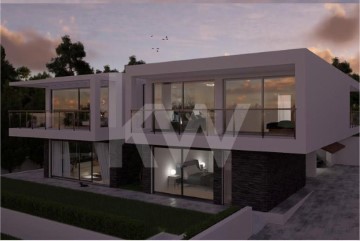 House 4 Bedrooms in Colares