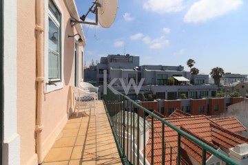 Apartment 4 Bedrooms in Santo António