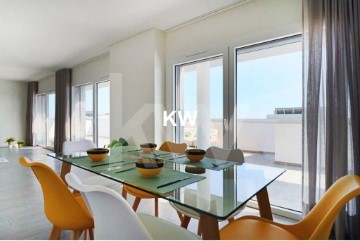 Apartment 4 Bedrooms in Carcavelos e Parede