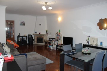 Apartment 3 Bedrooms in Almargem do Bispo, Pêro Pinheiro e Montelavar
