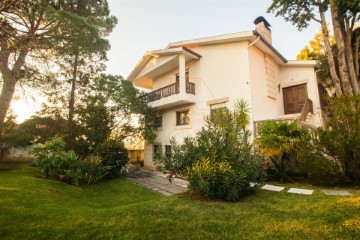 House 7 Bedrooms in Santo António dos Olivais