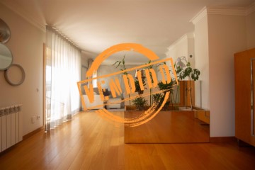 Apartment 5 Bedrooms in Santo António dos Olivais