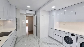 Apartment 4 Bedrooms in Sé Nova, Santa Cruz, Almedina e São Bartolomeu