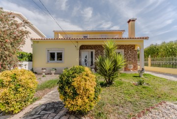 House 3 Bedrooms in Ramalhal