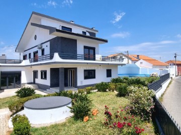 House 7 Bedrooms in Silveira