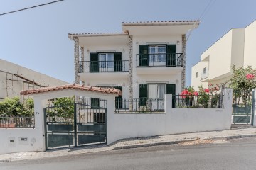 Maison 4 Chambres à Loures