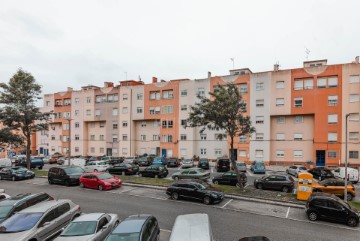 Apartamento 2 Quartos em Massamá e Monte Abraão