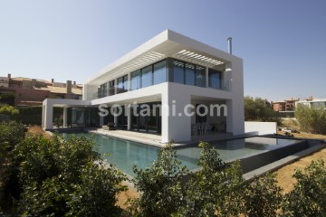 House 4 Bedrooms in Quarteira