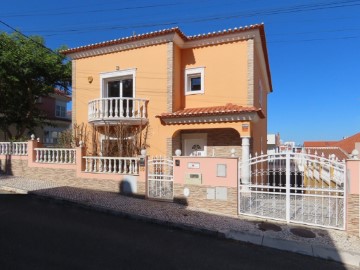 House 5 Bedrooms in Santa Iria de Azoia, São João da Talha e Bobadela