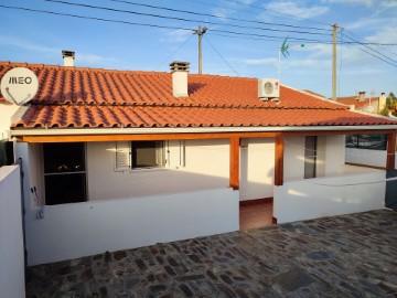 House 2 Bedrooms in Sobreira Formosa e Alvito da Beira