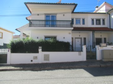 House 3 Bedrooms in Castelo Branco