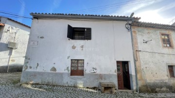 House 3 Bedrooms in Escalos de Cima e Lousa