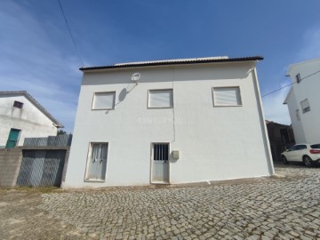 House 4 Bedrooms in Oleiros-Amieira