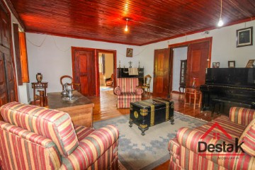 House 5 Bedrooms in Bodiosa