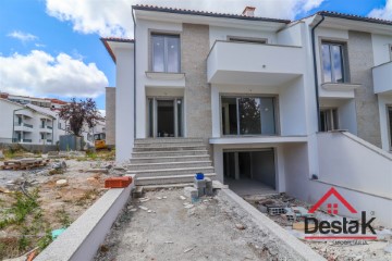 House 3 Bedrooms in Abraveses