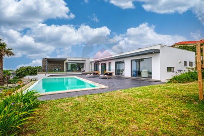 Villa with sea views and private pool