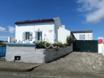 House 4 Bedrooms in Lomba da Maia