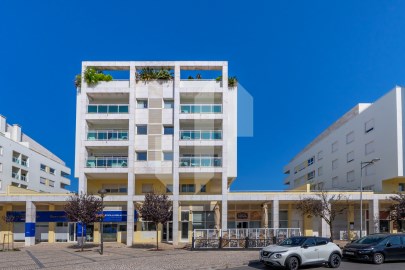 Prédio | Apartamento T4 em Oeiras no Prestigiado F