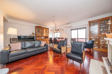 Apartment 3 Bedrooms in Carnide