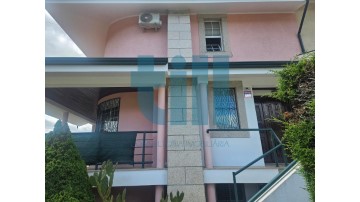 House 3 Bedrooms in Bornes de Aguiar