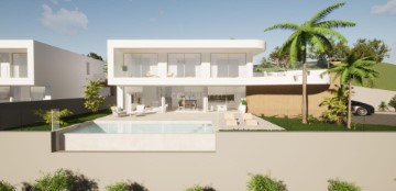 House 4 Bedrooms in Arco da Calheta