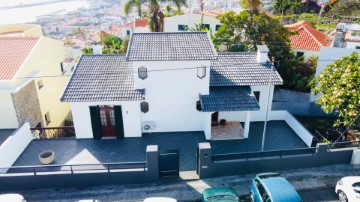 House 3 Bedrooms in Funchal (Santa Maria Maior)