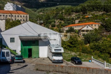 Bâtiment industriel / entrepôt à Covilhã e Canhoso