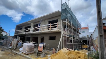 Maison 4 Chambres à Charneca de Caparica e Sobreda