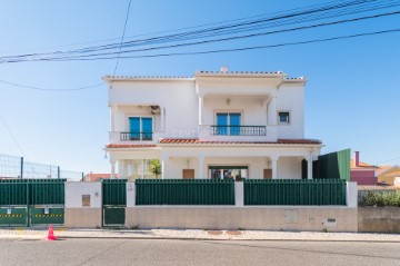 House 5 Bedrooms in Odivelas