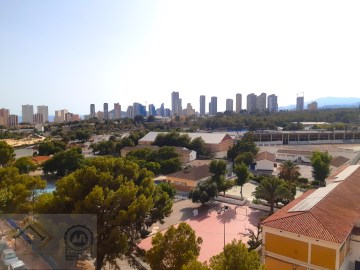 Piso 4 Habitaciones en Pueblo Poniente