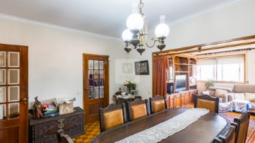 Apartment 4 Bedrooms in Paranhos