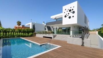 House 5 Bedrooms in Quarteira